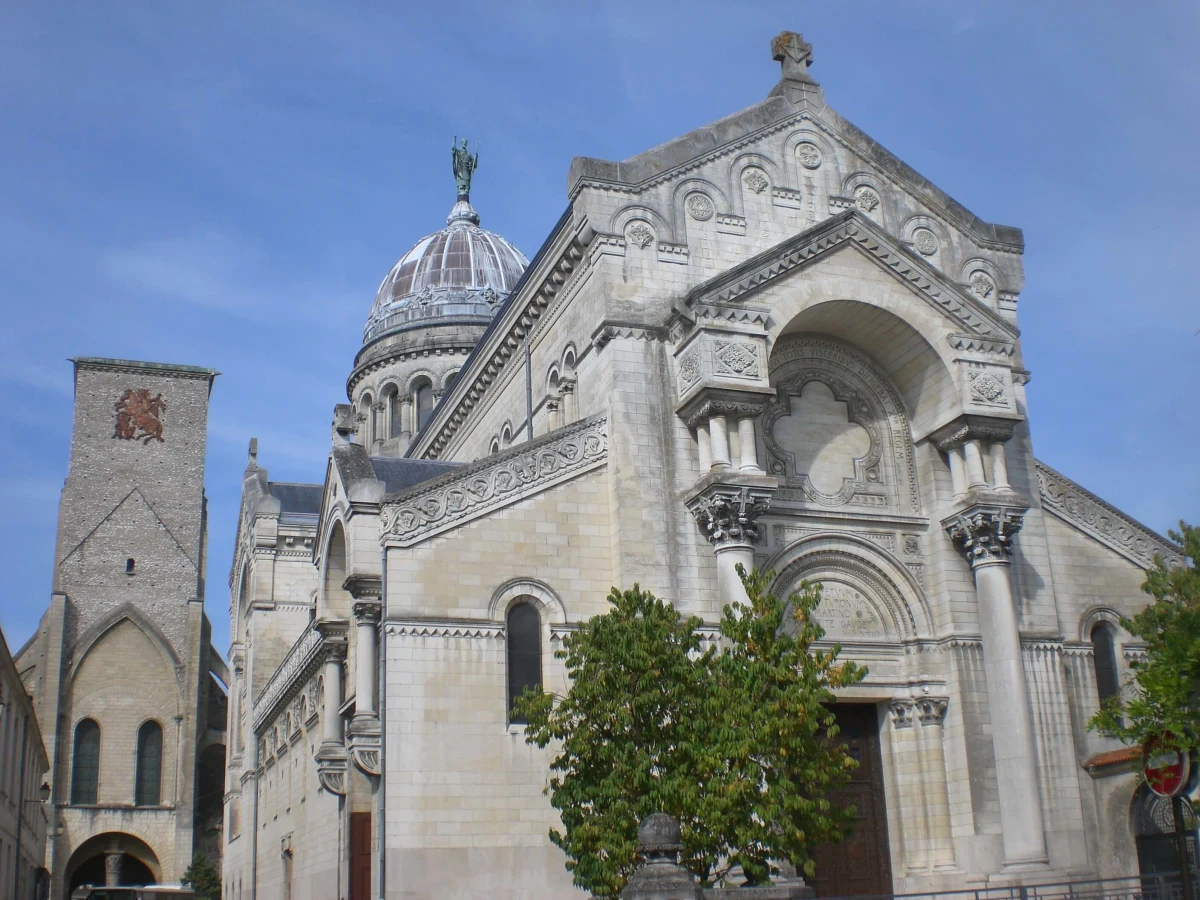 Basilique Saint-Martin de Tours, France
