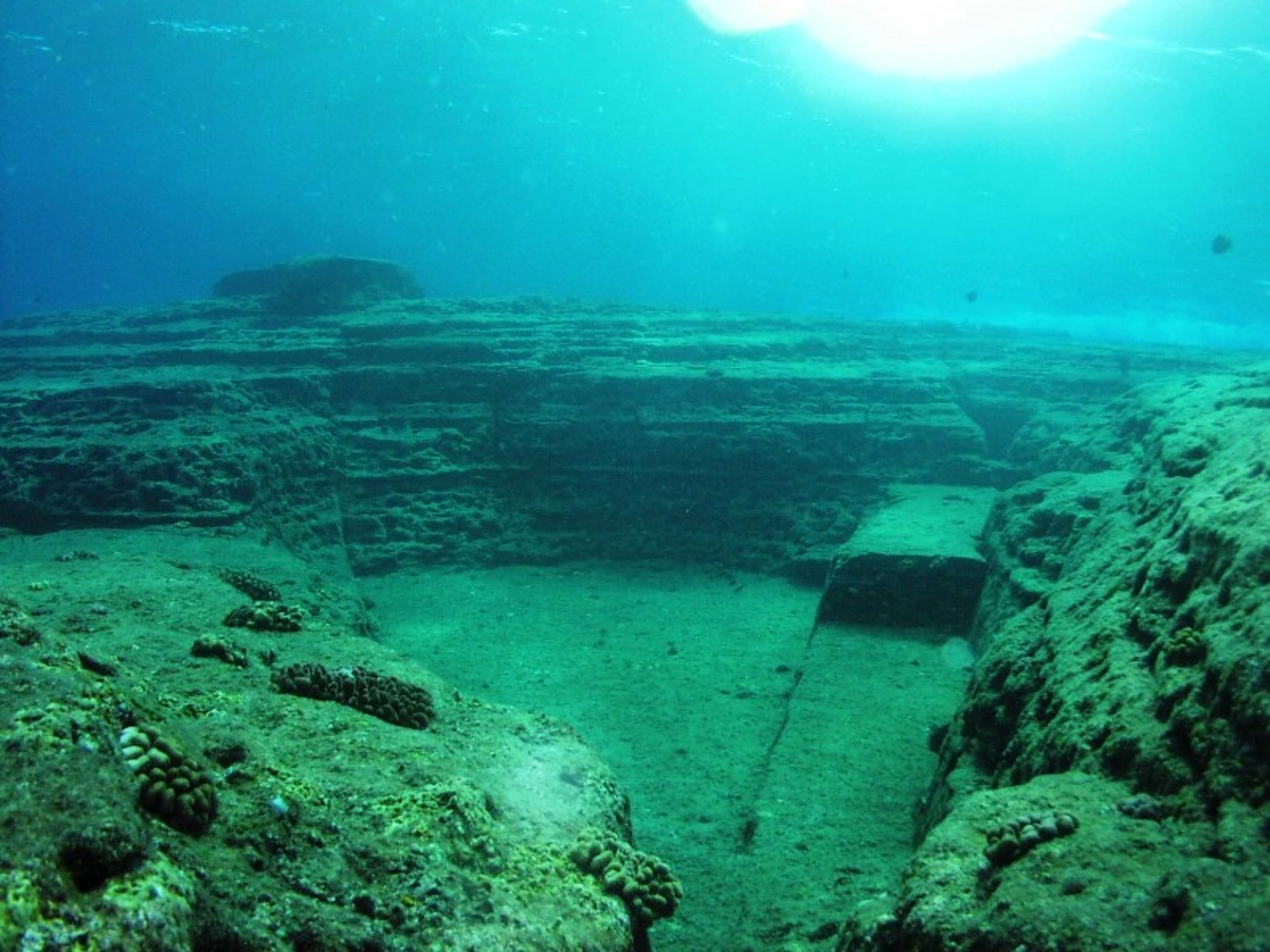 Structure sous-marine de Yonaguni, Japon