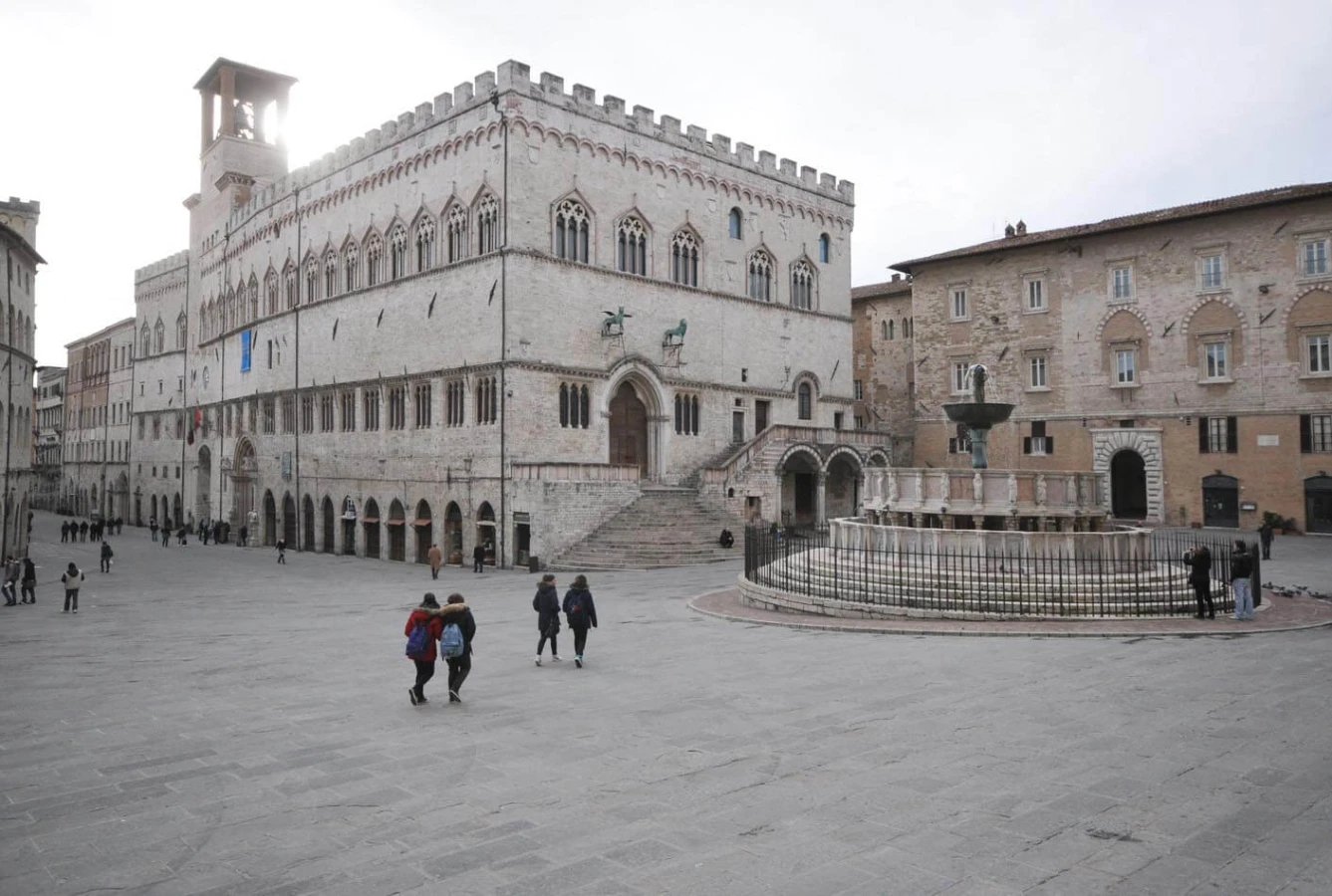 Piazza IV Novembre, Italie