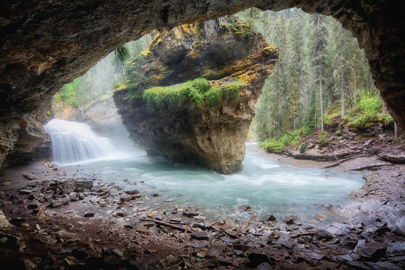 Canyon Johnston, Canada