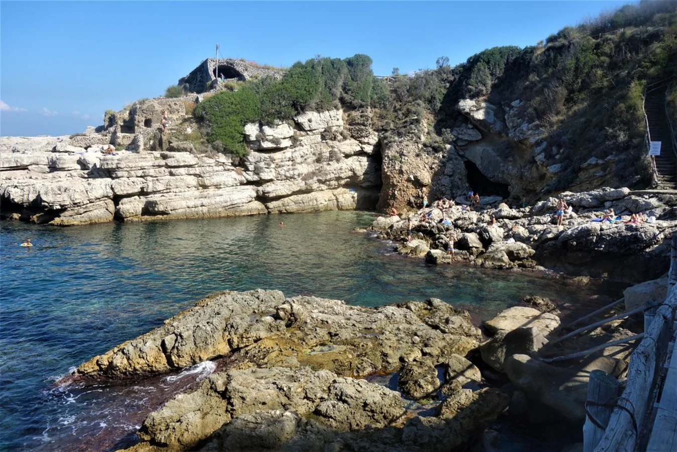 Bagni della Regina Giovanna, Italie