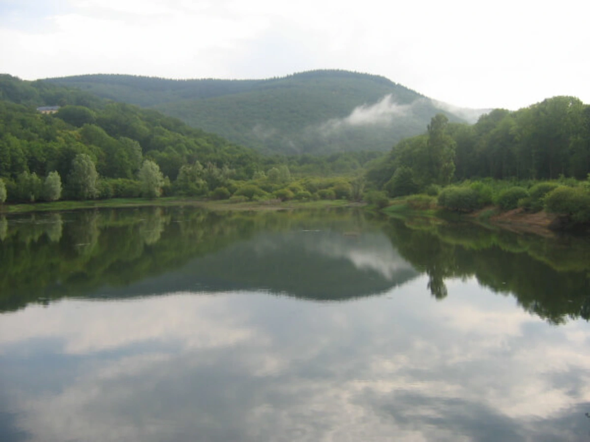 Lac de Pannecière, France