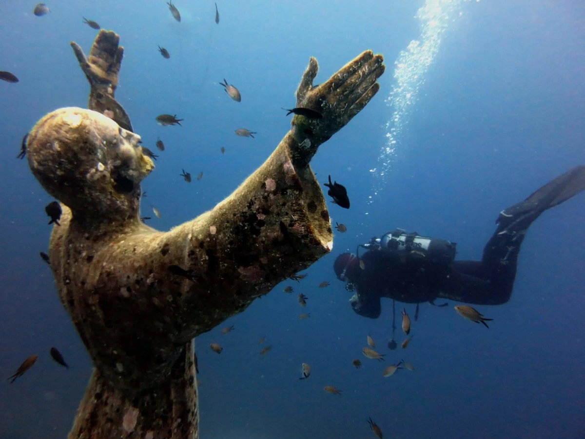 Christ des Abysses, Italie