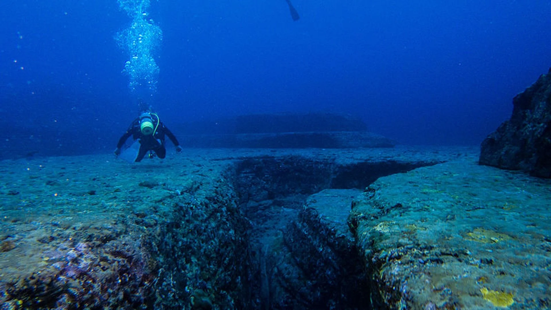 Structure sous-marine de Yonaguni, Japon
