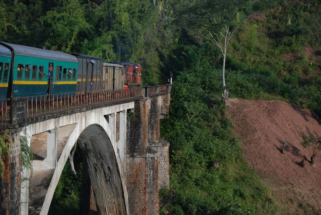 Train des falaises, Madagascar