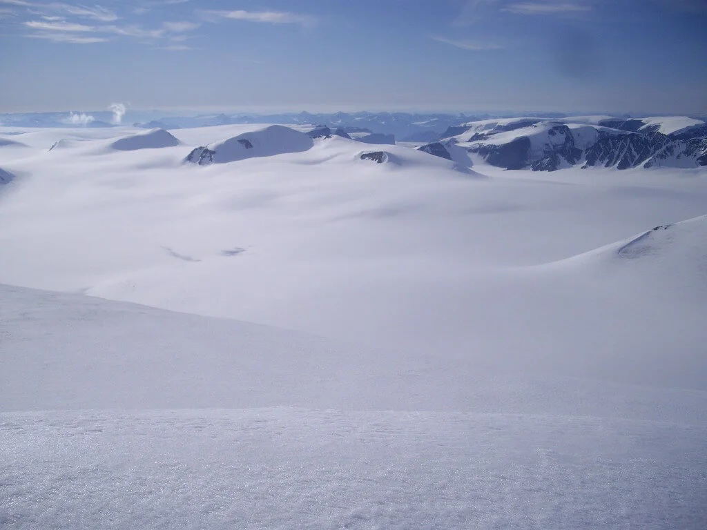 Newtontoppen, Svalbard et Jan Mayen