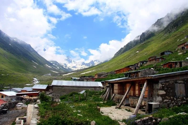 Yukari Kavrun, Turquie