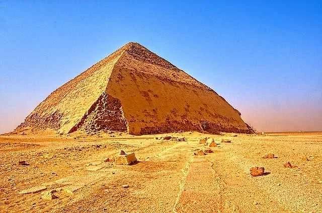 Pyramide rhomboïdale, Égypte