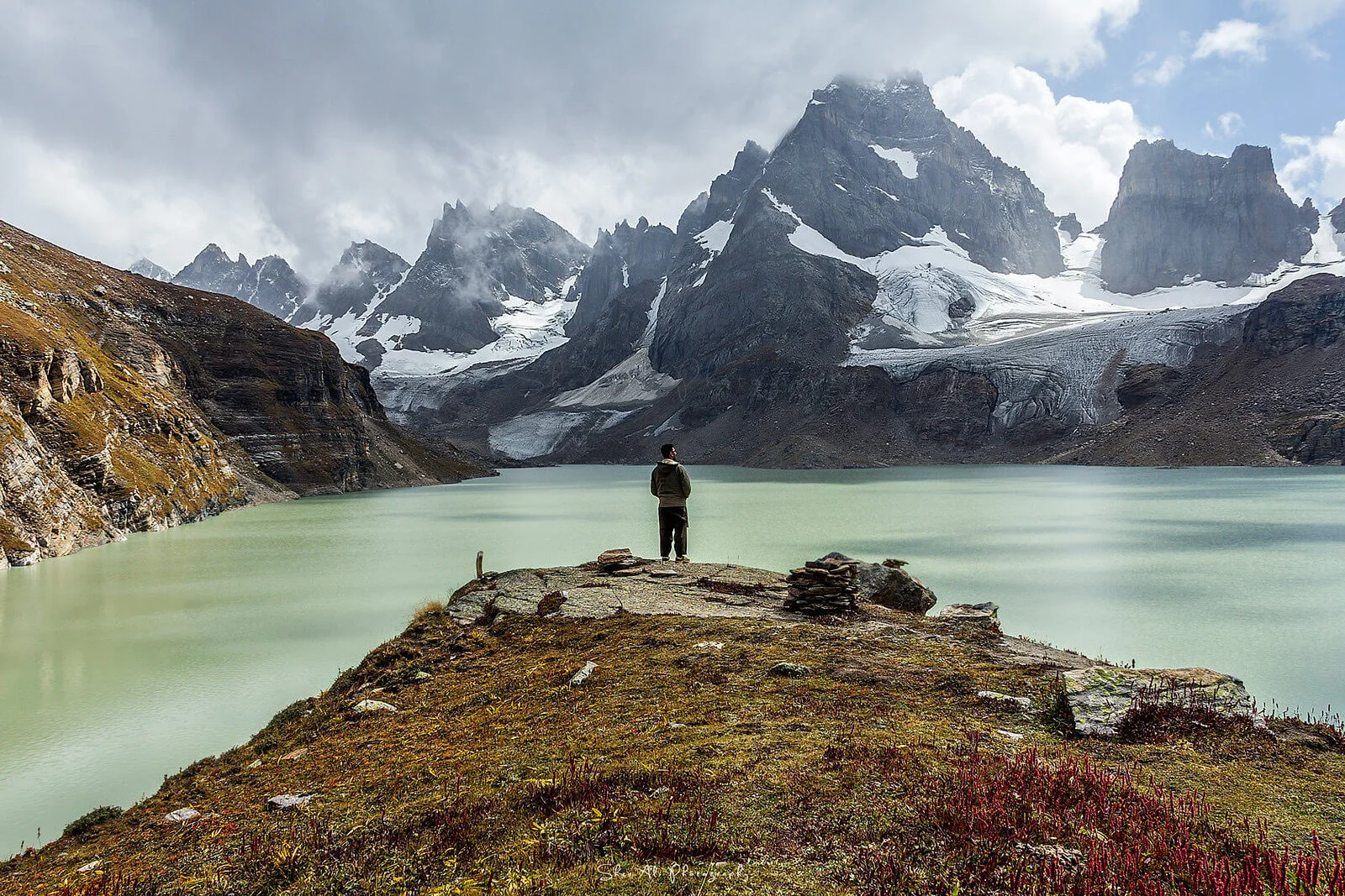 Lac Chitta Katha, Pakistan