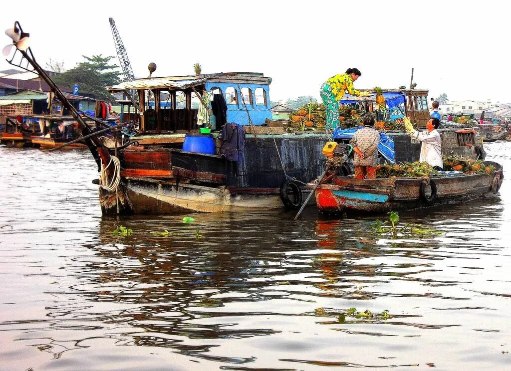 Marché flottant de Long Xuyen, Vietnam