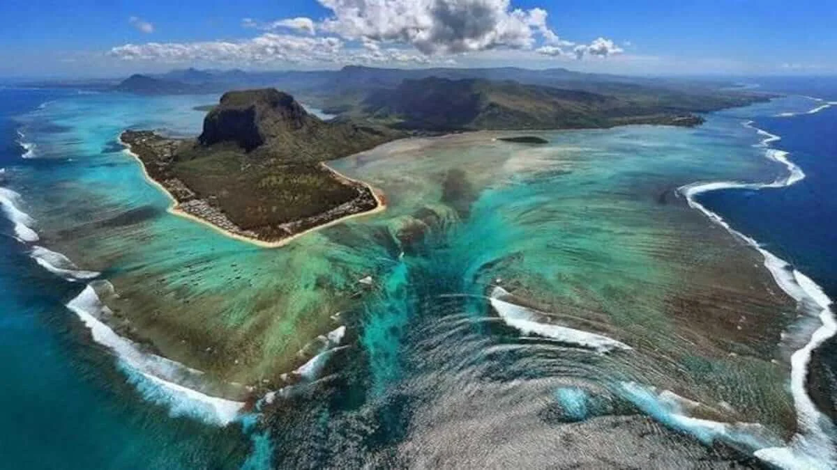 Underwater Waterfall, Maurice