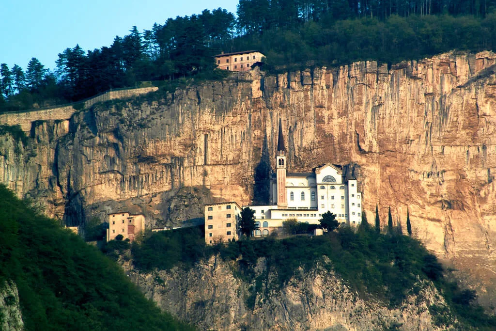 Sanctuaire della Madonna della Corona, Italie