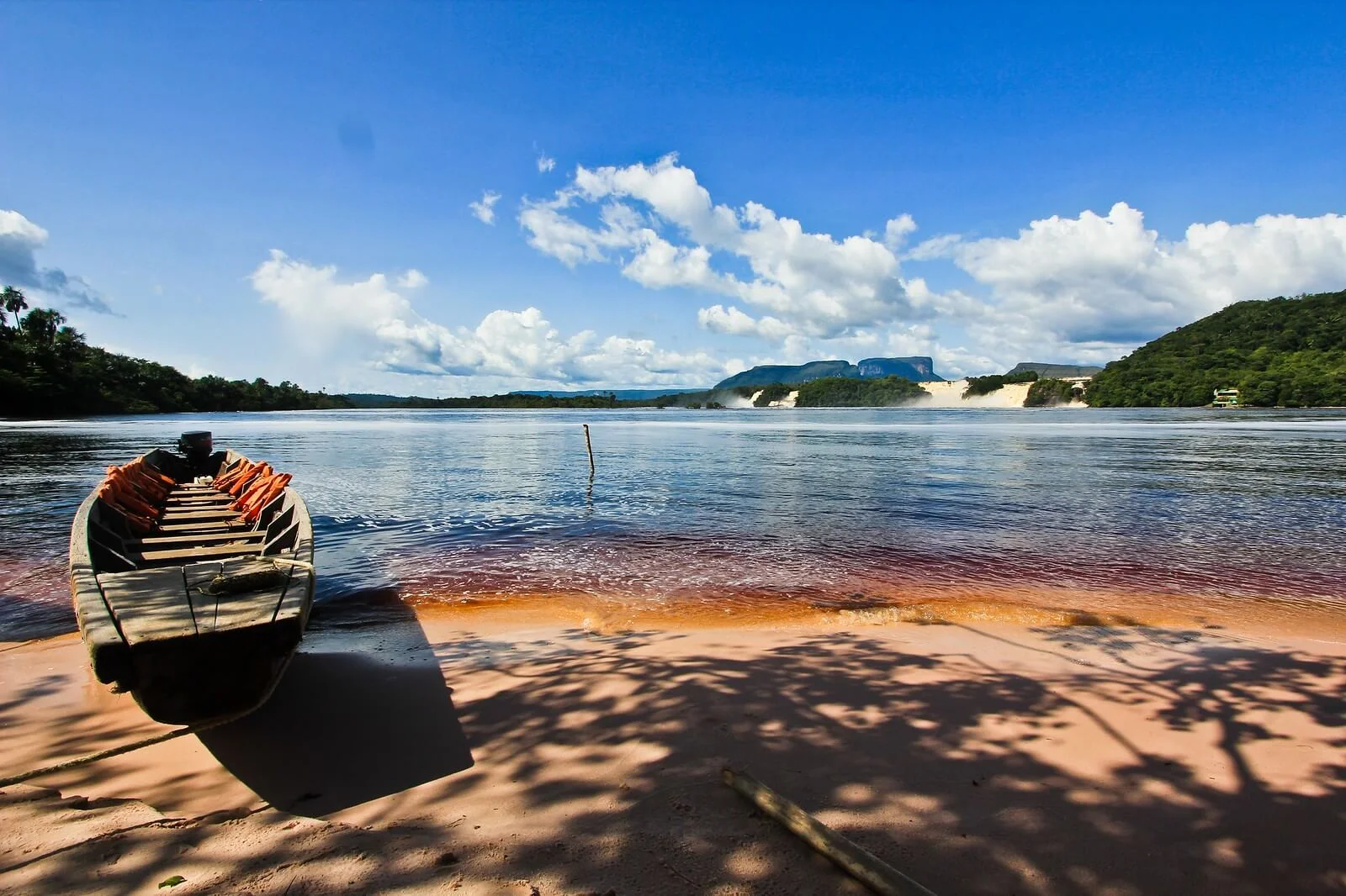 Laguna Canaima, Venezuela
