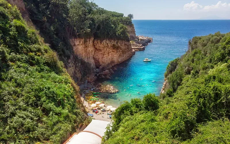 Bagni della Regina Giovanna, Italie
