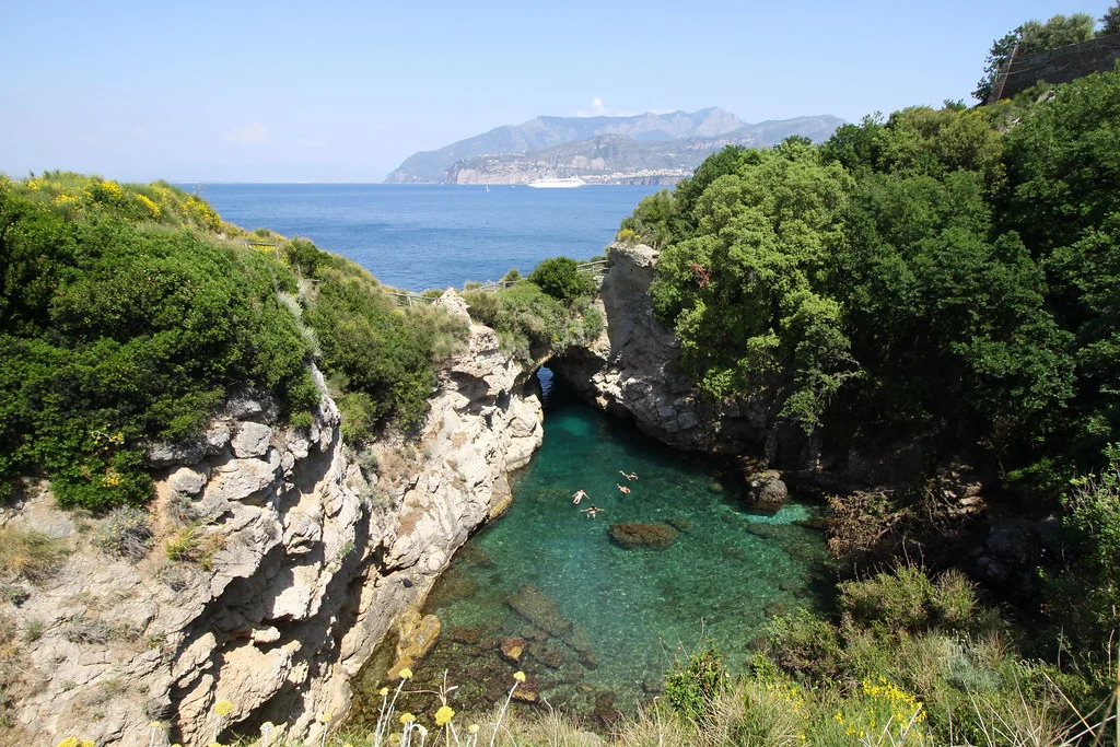 Bagni della Regina Giovanna, Italie