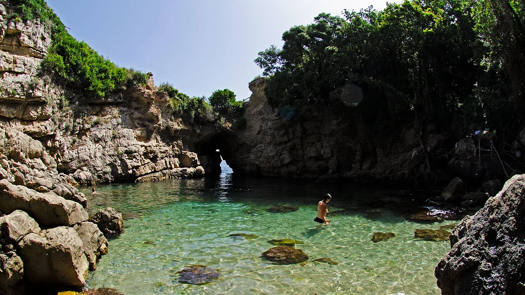 Bagni della Regina Giovanna, Italie