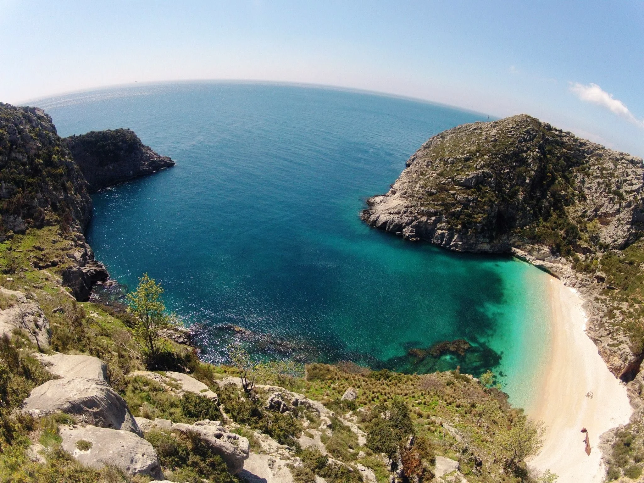 Baie de Grama, Albanie