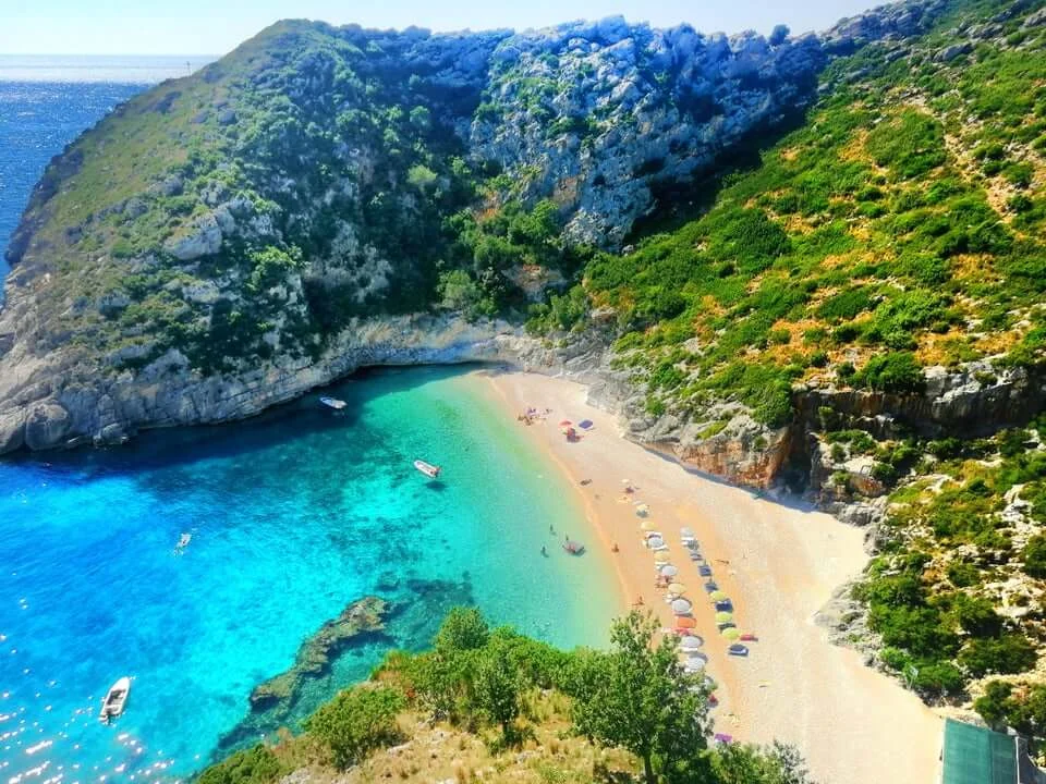 Baie de Grama, Albanie