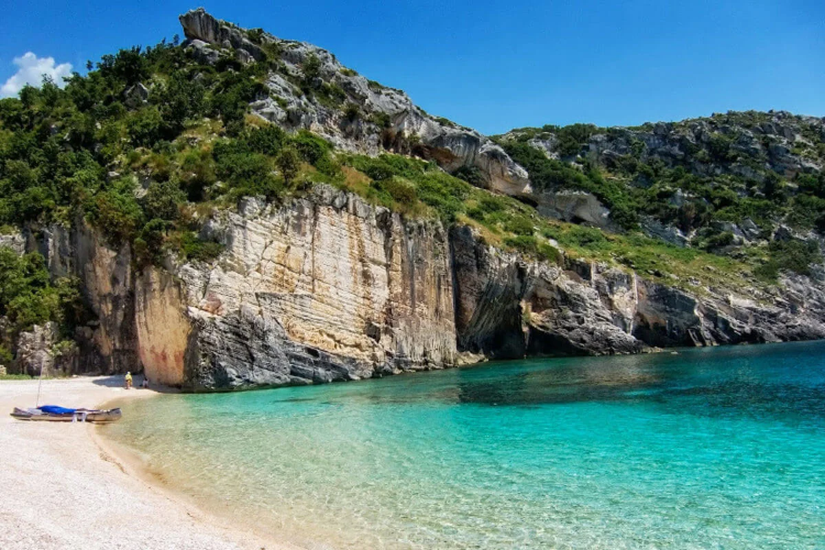 Baie de Grama, Albanie