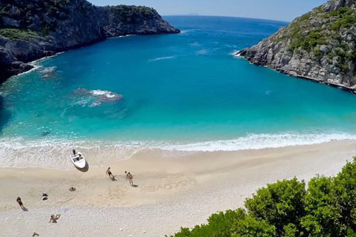 Baie de Grama, Albanie