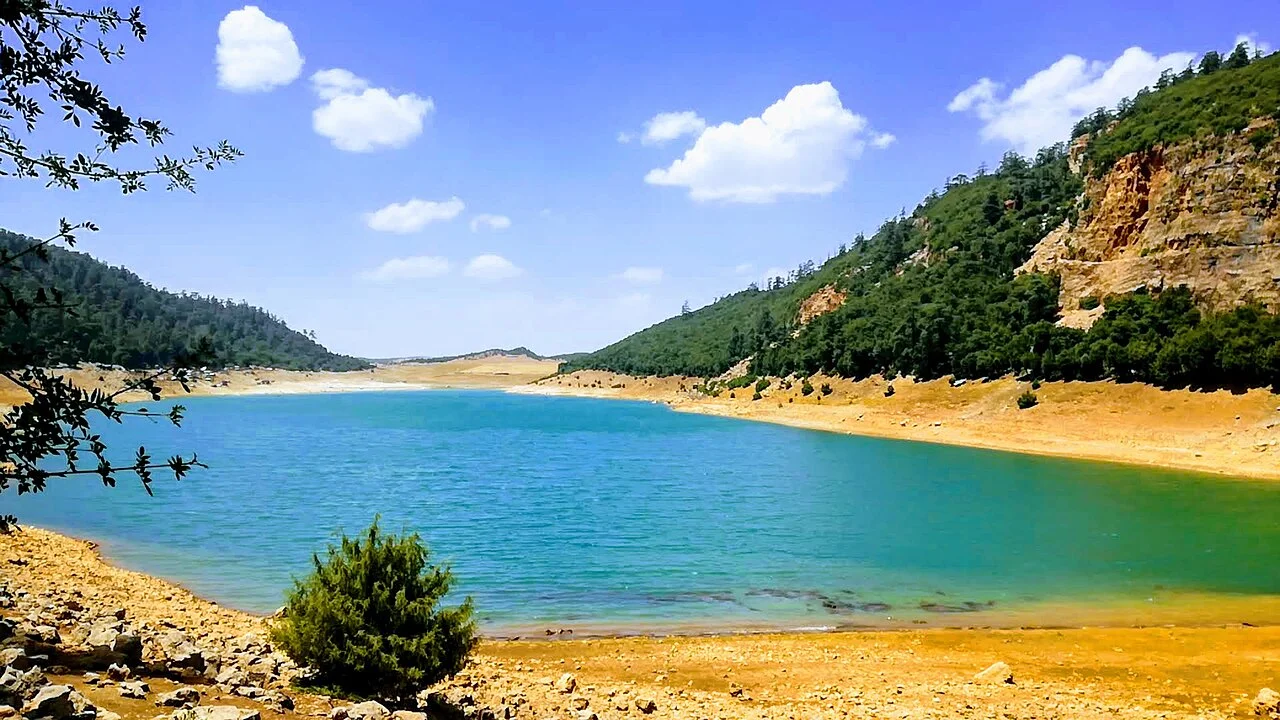 Aguelmam Azegza, Maroc