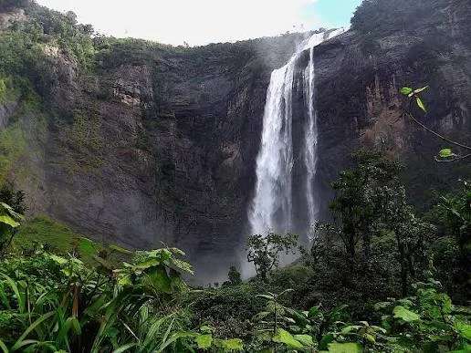 Cascade de Sakaleona, Madagascar