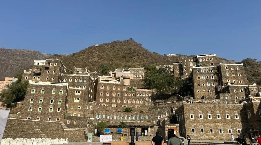 Rijal Almaa, Arabie saoudite
