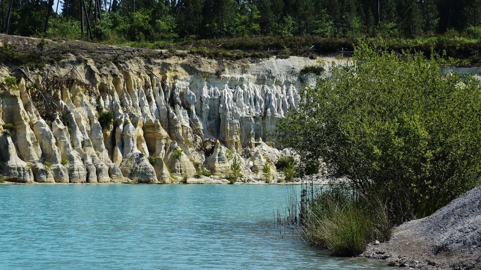 Lacs de Guizengeard, France
