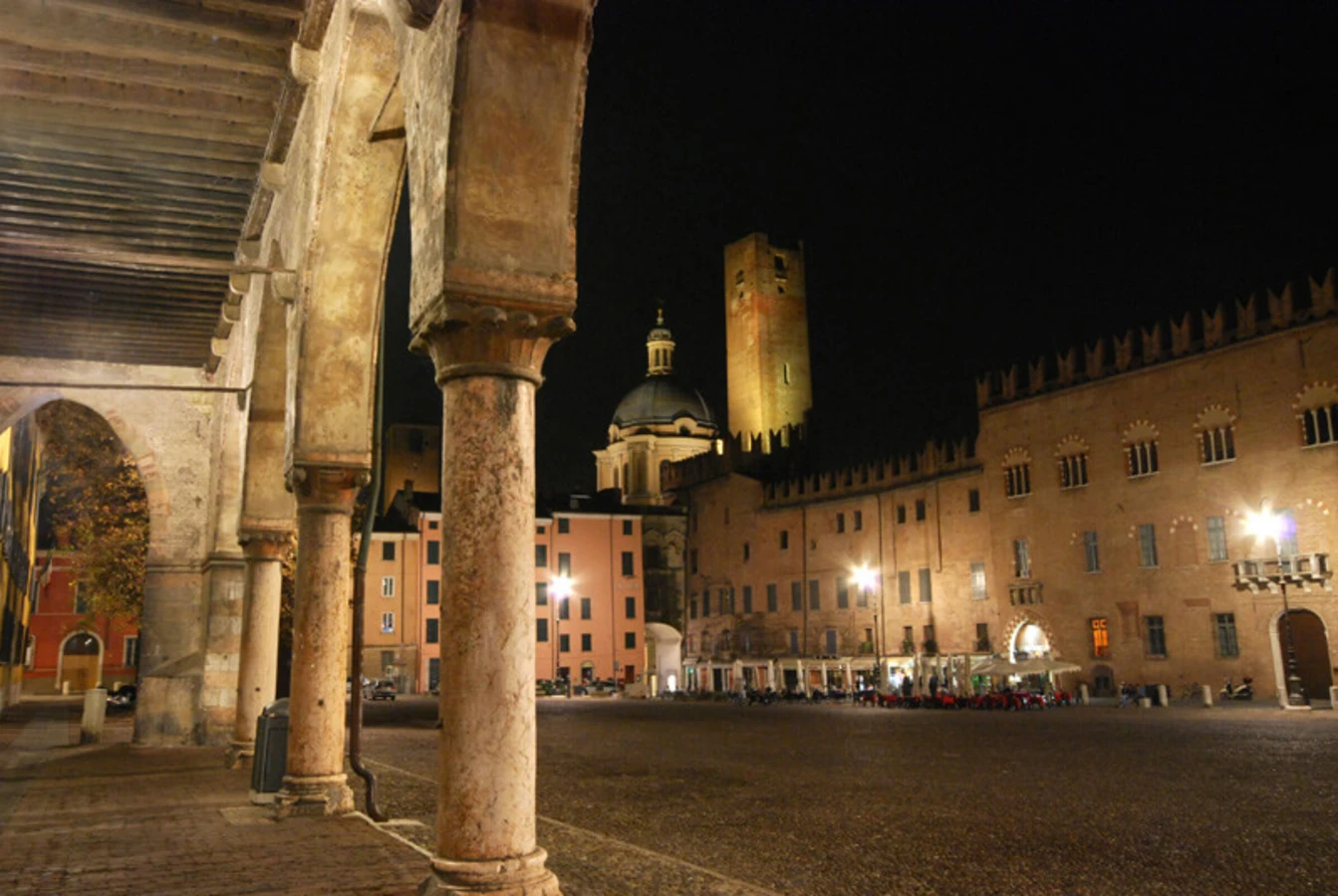 Piazza Sordello, Italie