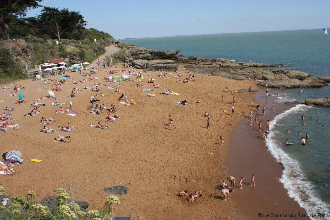 Plage de la fontaine aux Bretons, France