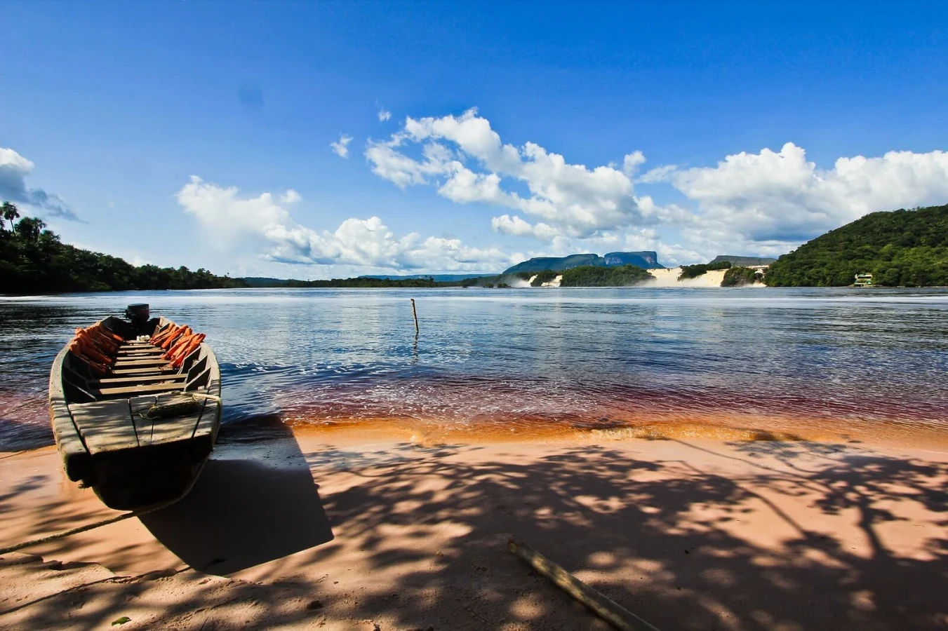 Laguna Canaima, Venezuela