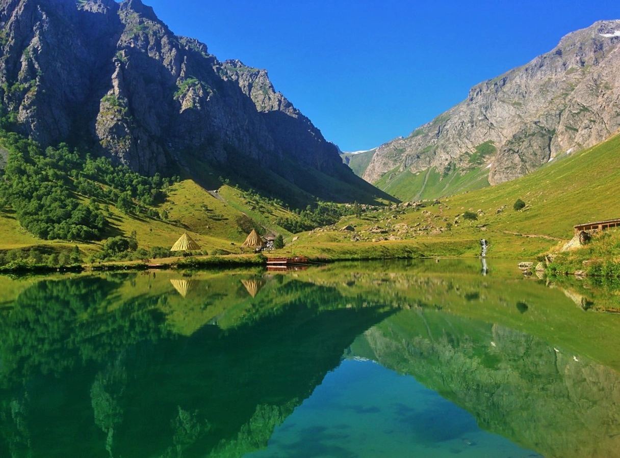 Rainbow Lake, Pakistan
