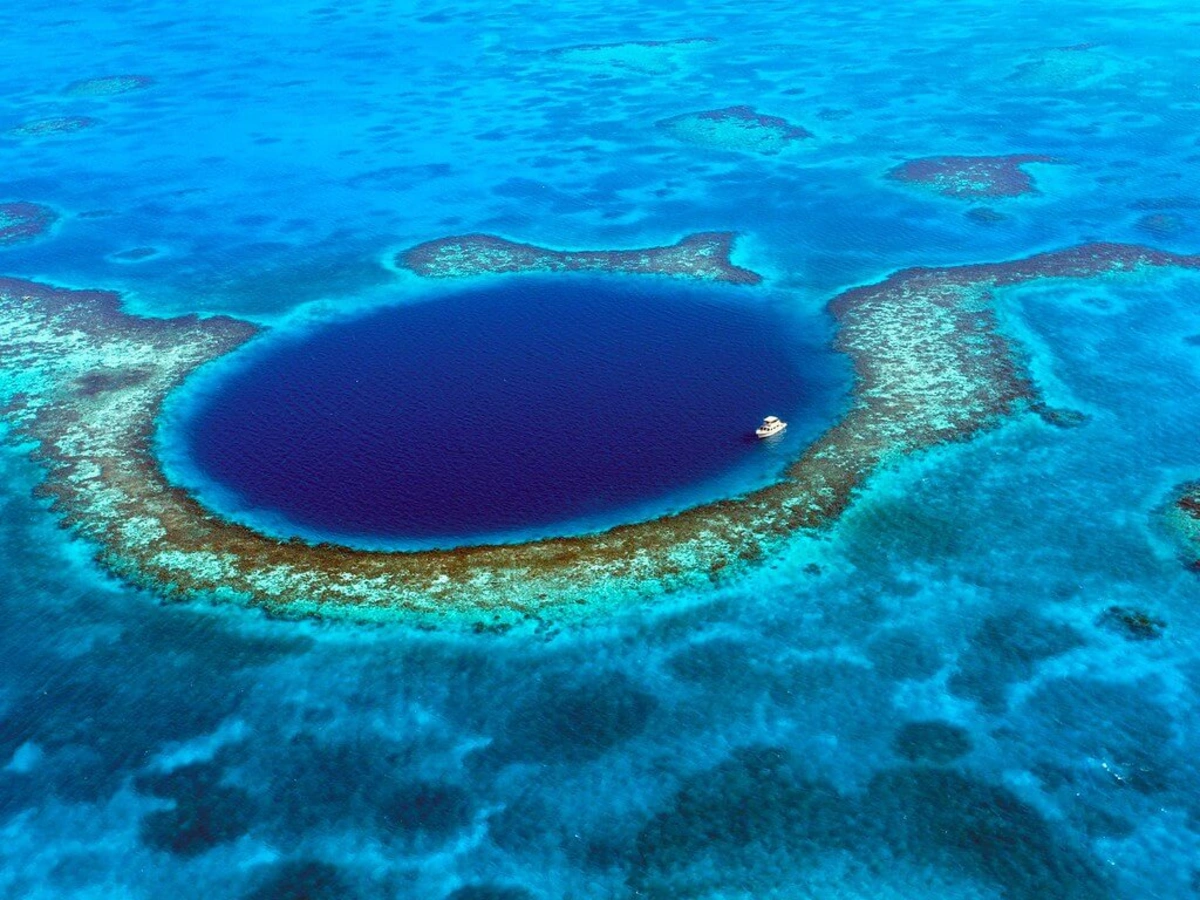 Grand Trou Bleu, Belize