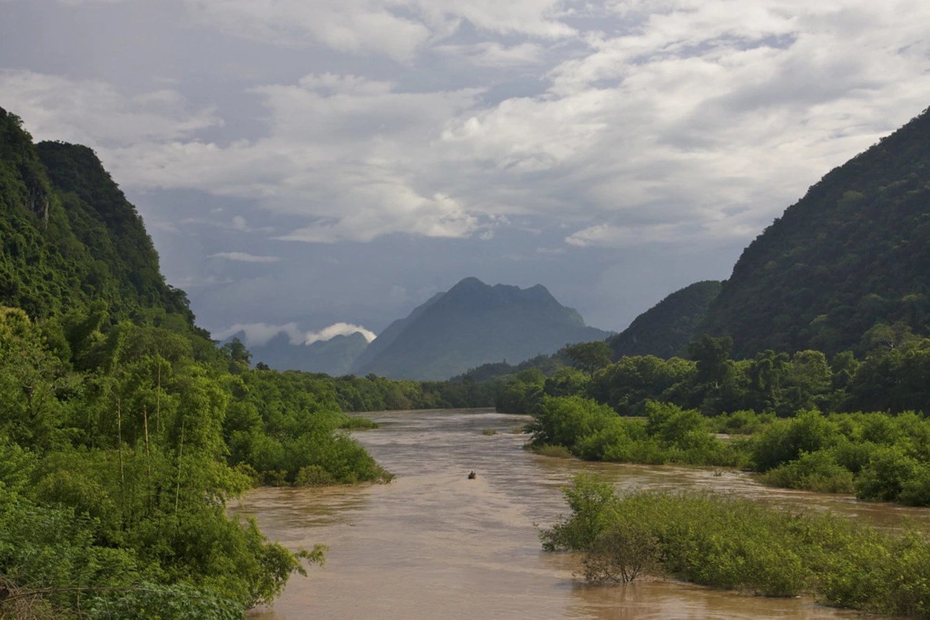 Nam Ou, Laos, Laos
