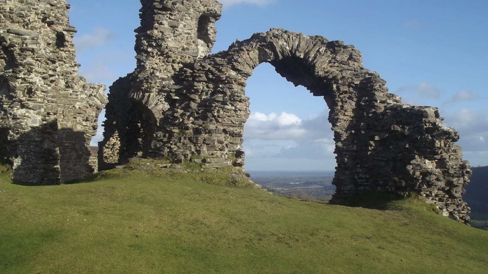 The Cauldron, Pays de Galles