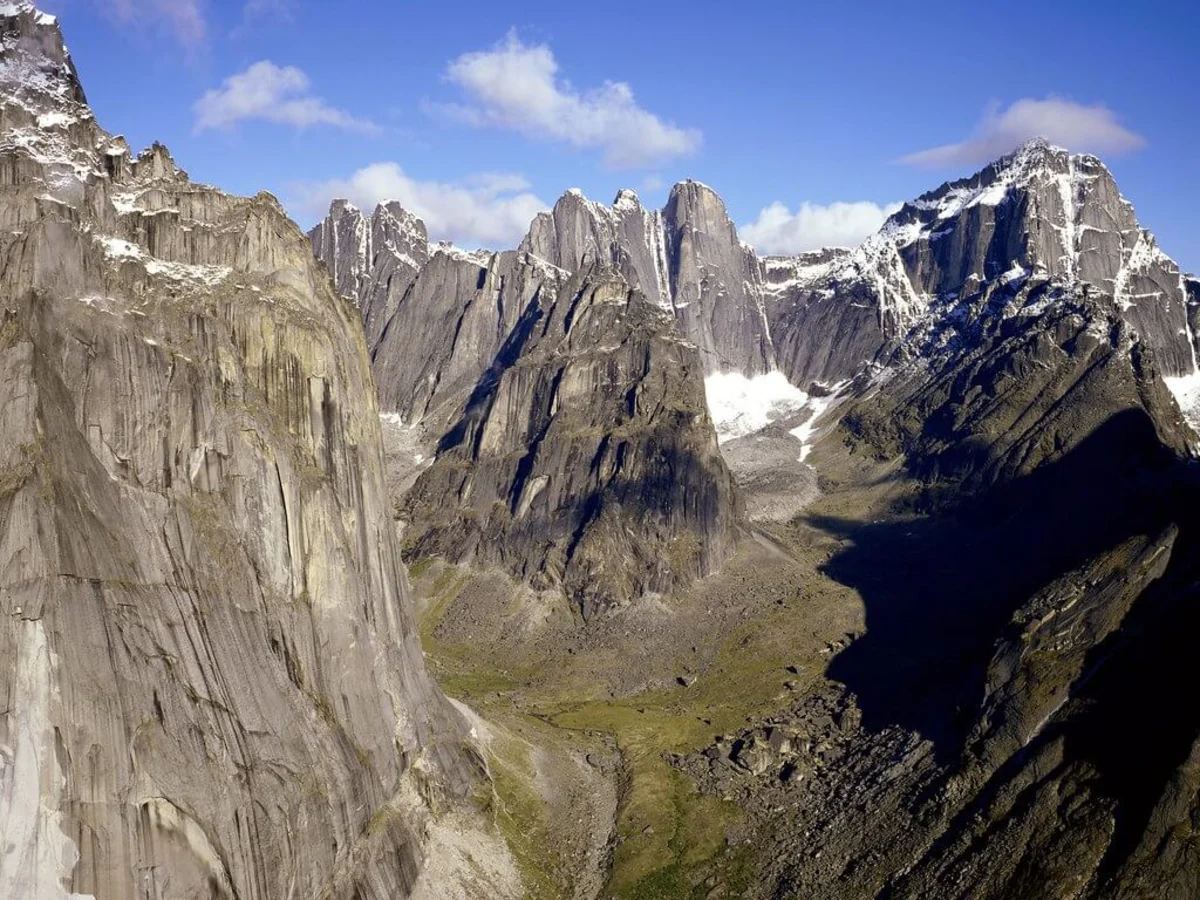 Cirque des Parois impossibles, Canada