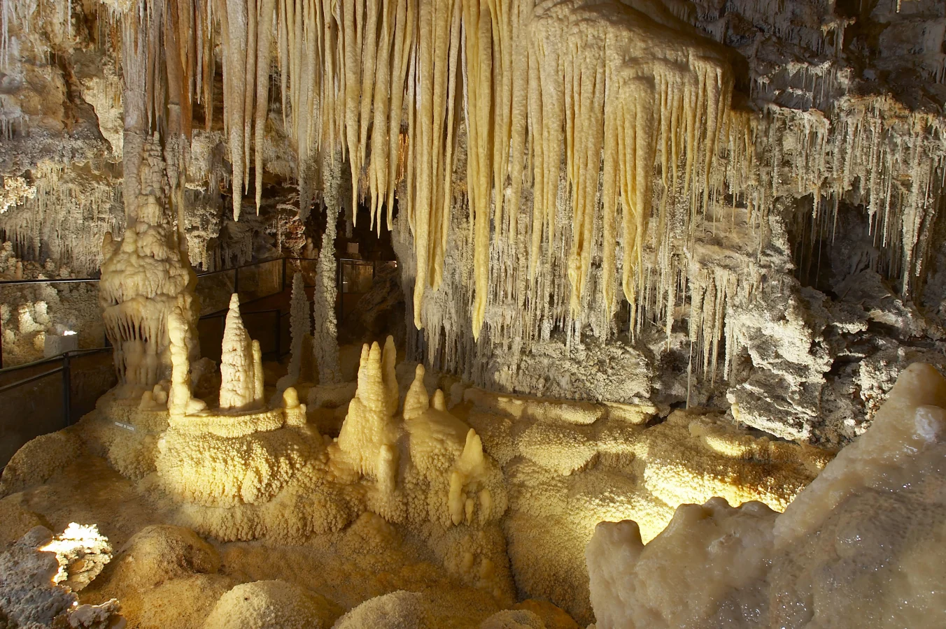 Grotte de Clamouse, France