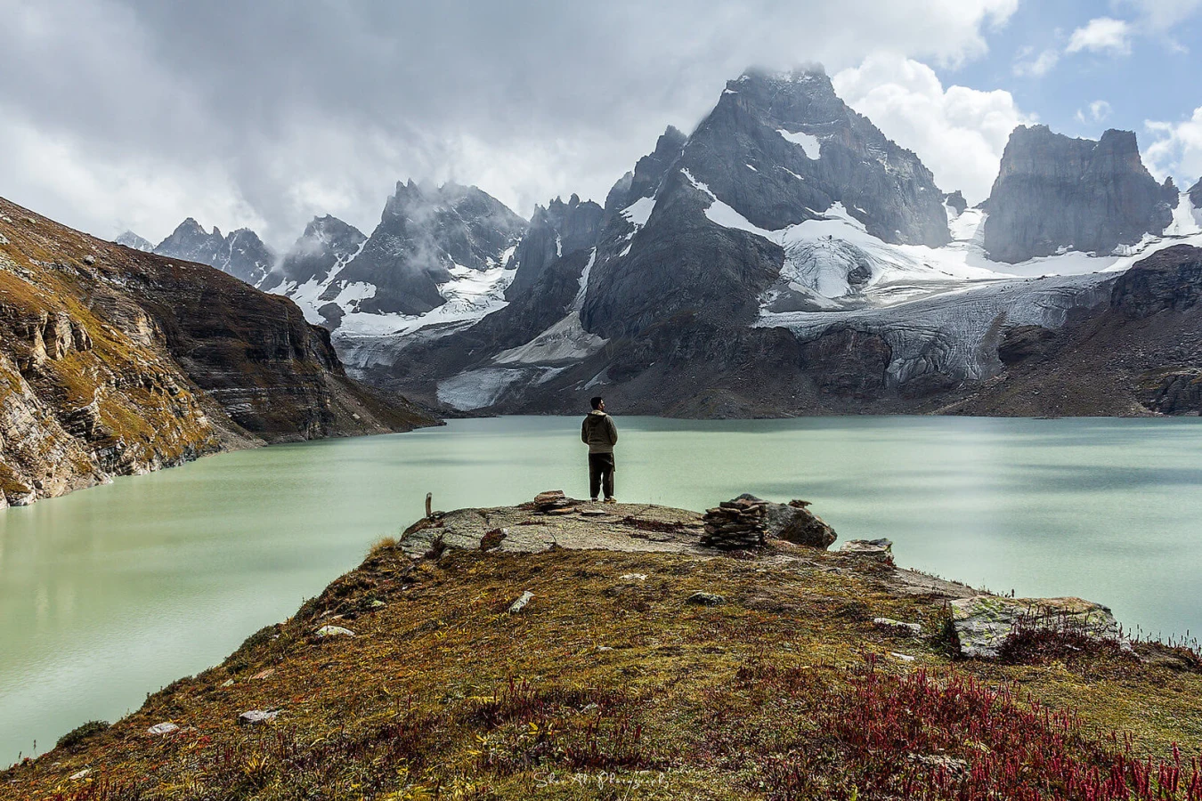 Lac Chitta Katha, Pakistan