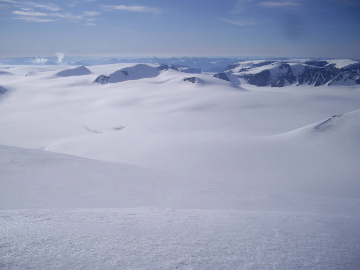 Newtontoppen, Svalbard et Jan Mayen